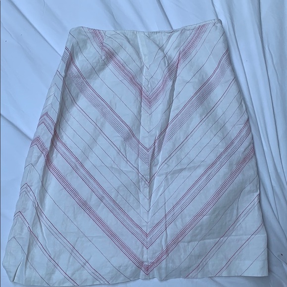 White and red skirt - Picture 2 of 2